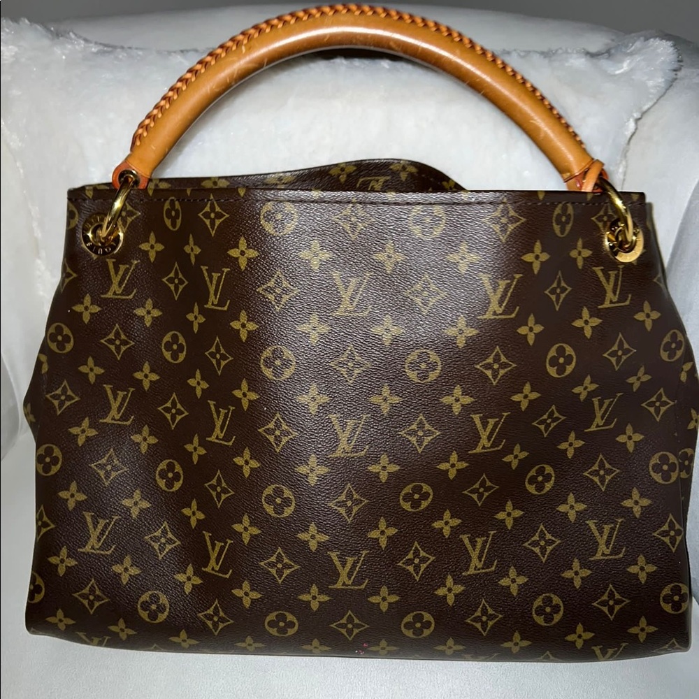 Authentic Louis Vuitton Artsy MM